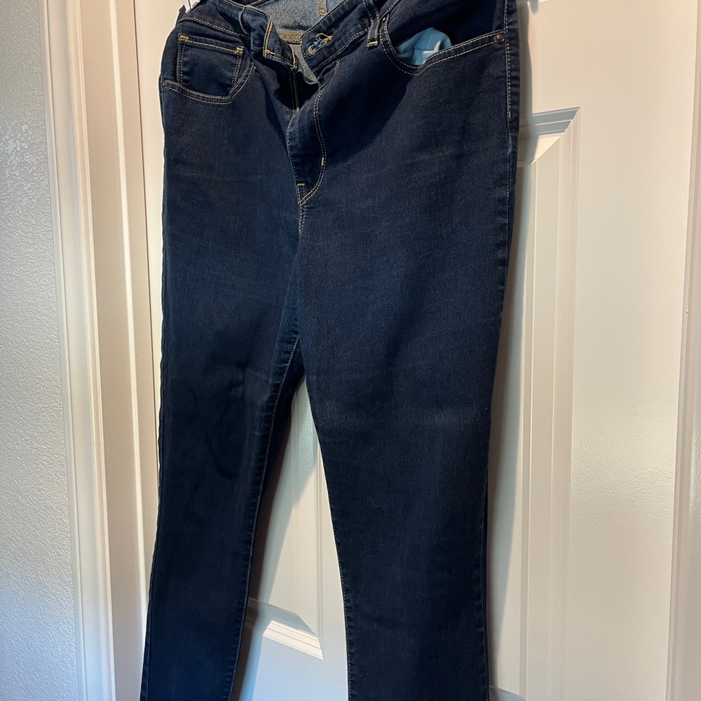 Levi's Women's Skinny Jeans in Dark Blue Denim